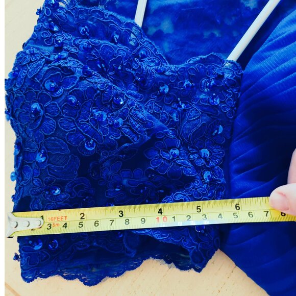 STACEE'S gorgeous formal gown - Picture 11 of 11